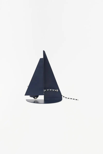 Batela Lámpara de metal forma de velero. Decoración marinera