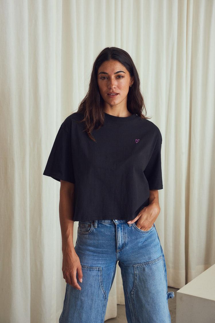 Camille L.A. Black Heart Tee Solo hoy