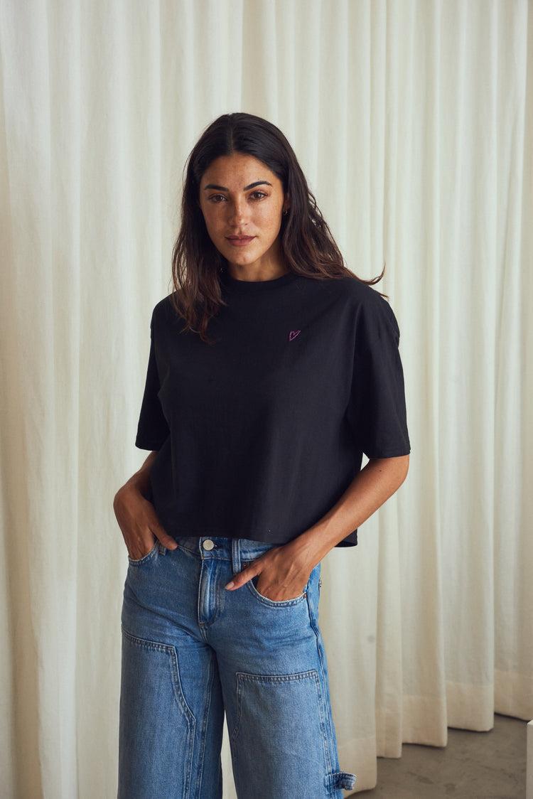 Camille L.A. Black Heart Tee Solo hoy