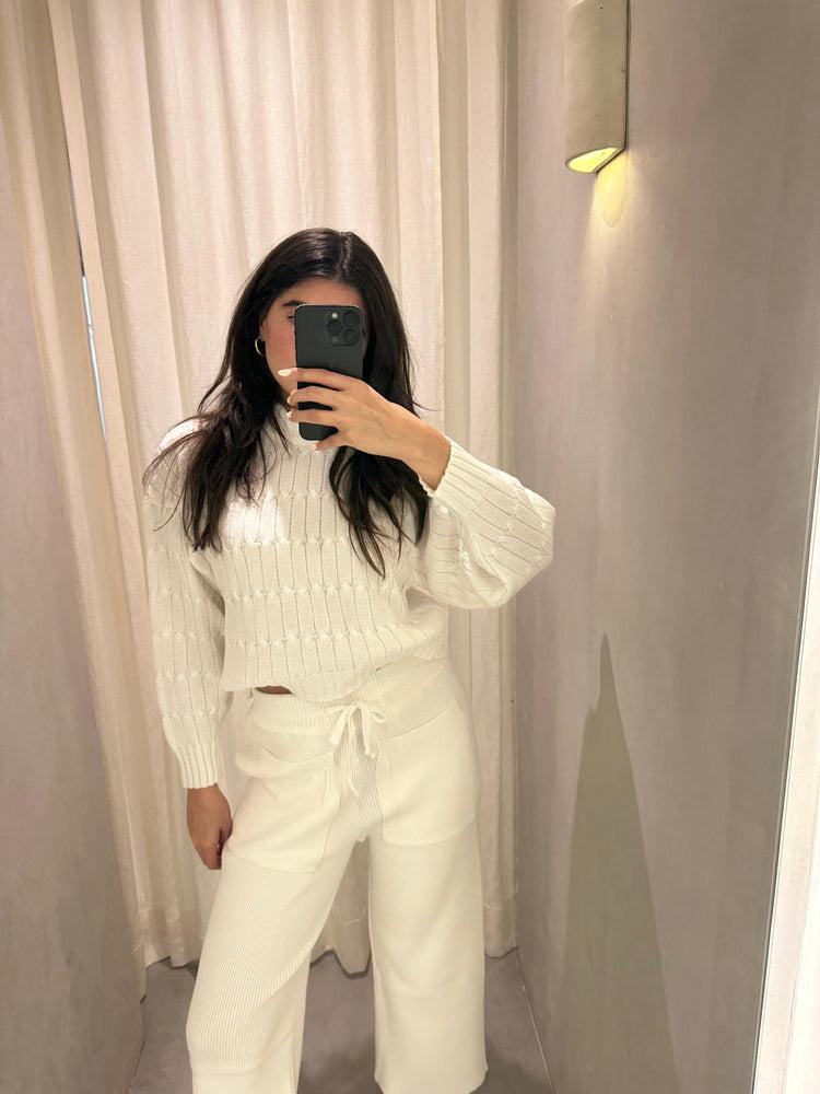 Camille Finland White Turtle Neck Sweater En línea