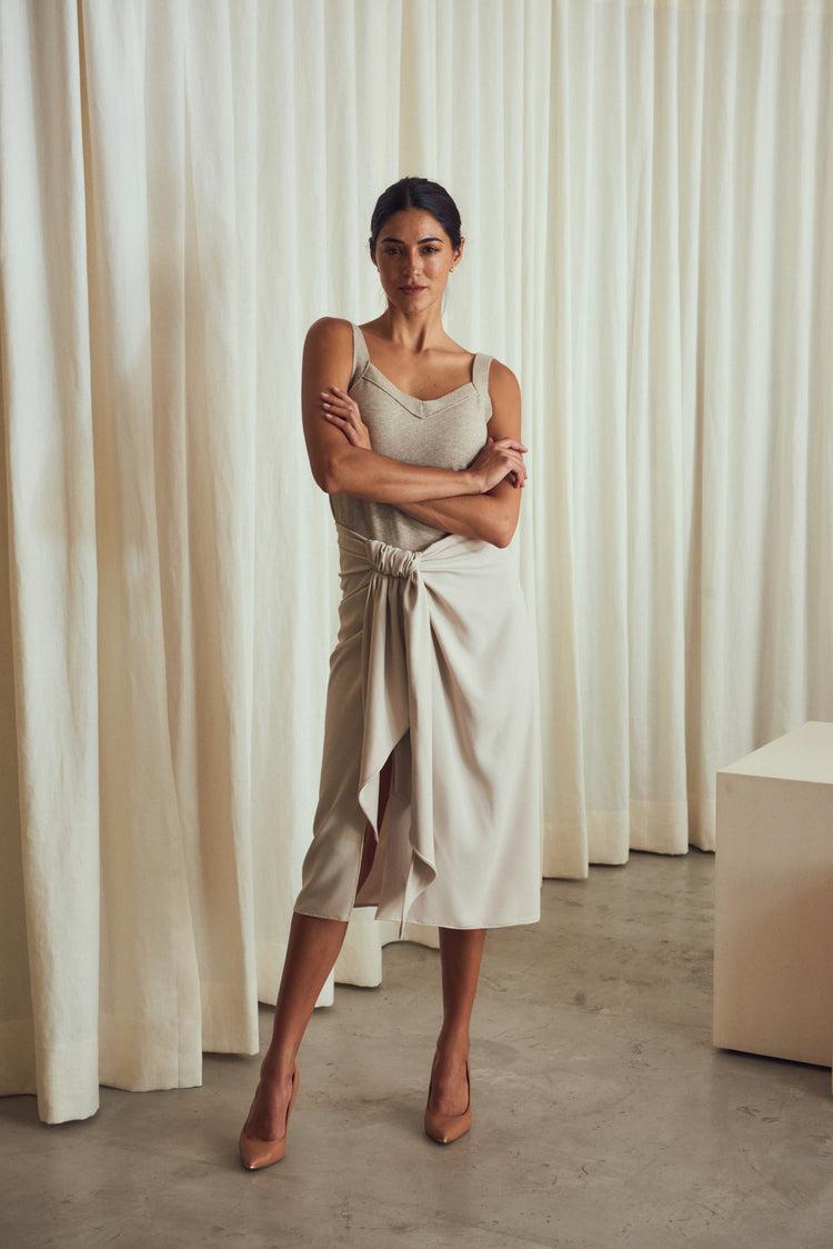 Camille Paris Taupe Skirt Envío gratis