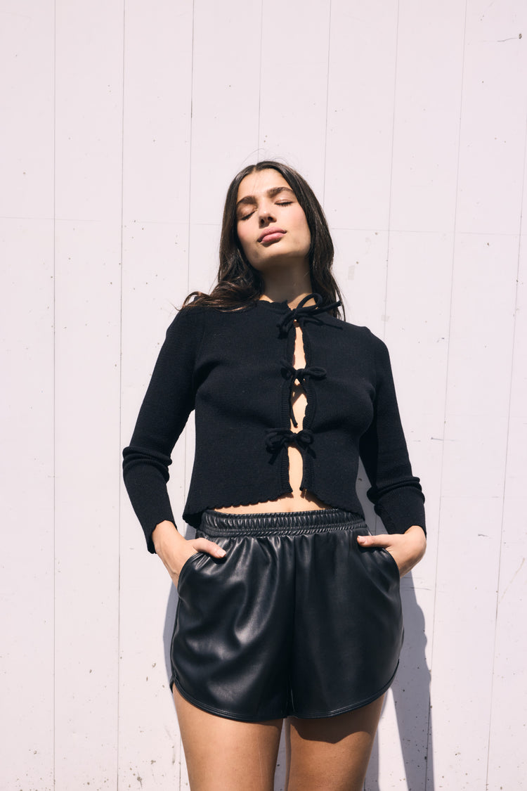 Camille Vienna Vegan Leather Black Short Oferta especial de fábrica