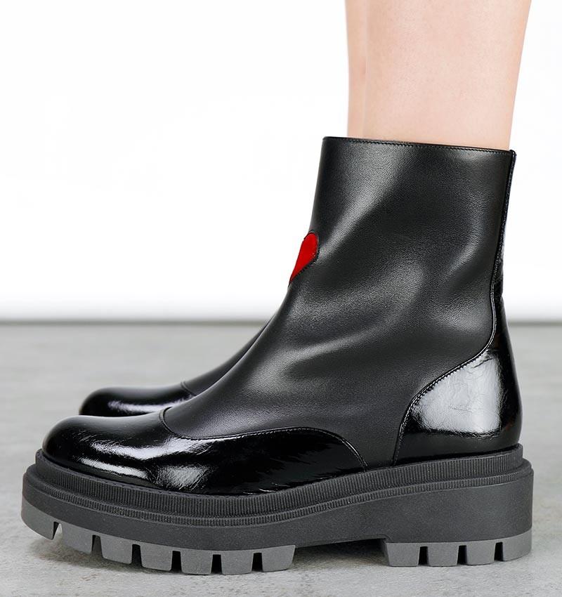 Chie mihara WYHA BLACK 2025