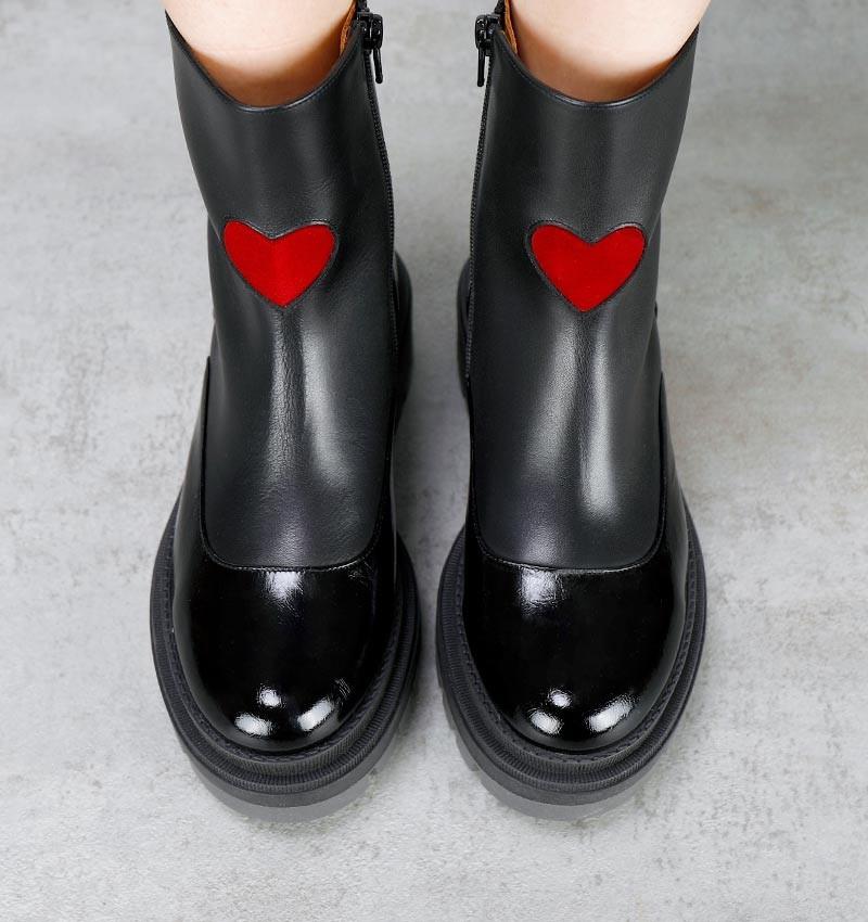 Chie mihara WYHA BLACK 2025