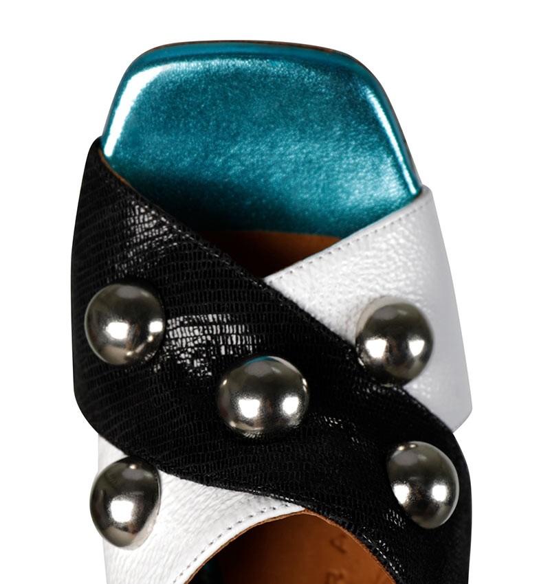 Chie mihara PENCA BLACK & BLUE Últimos 2 días