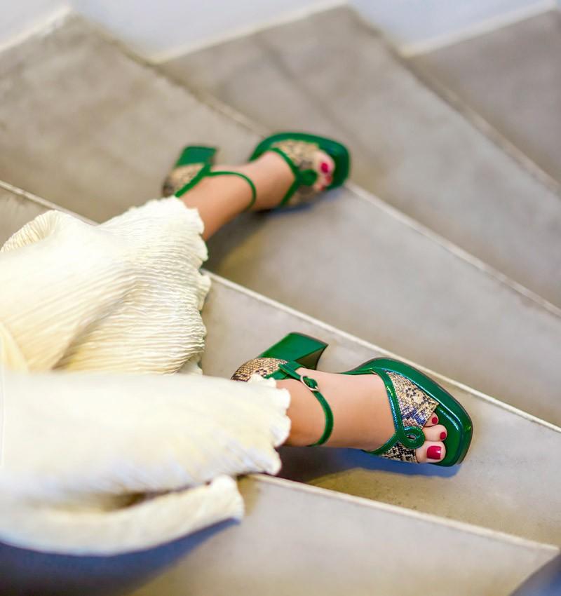 Chie mihara ZEILA GREEN En oferta