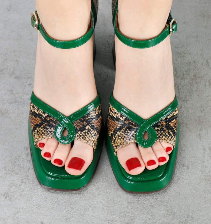 Chie mihara ZEILA GREEN En oferta