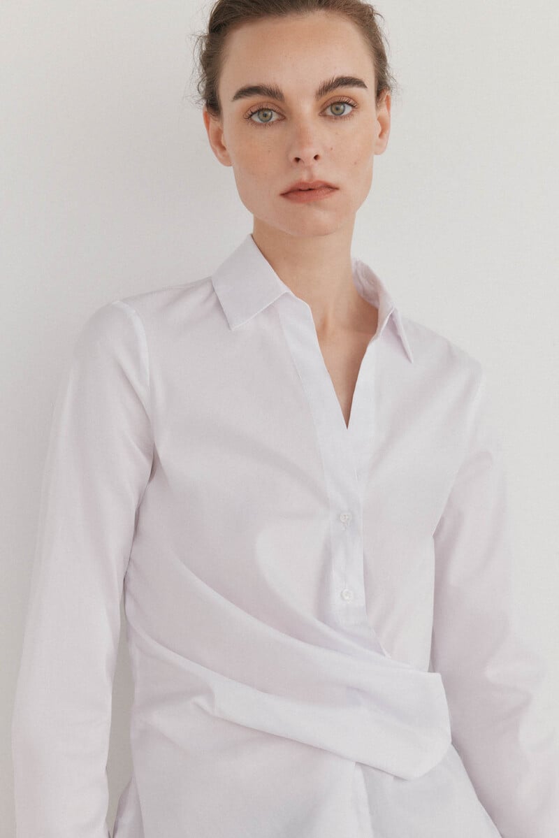 Cortefiel Camisa de cuello solapa con escote pico Precio de fábrica