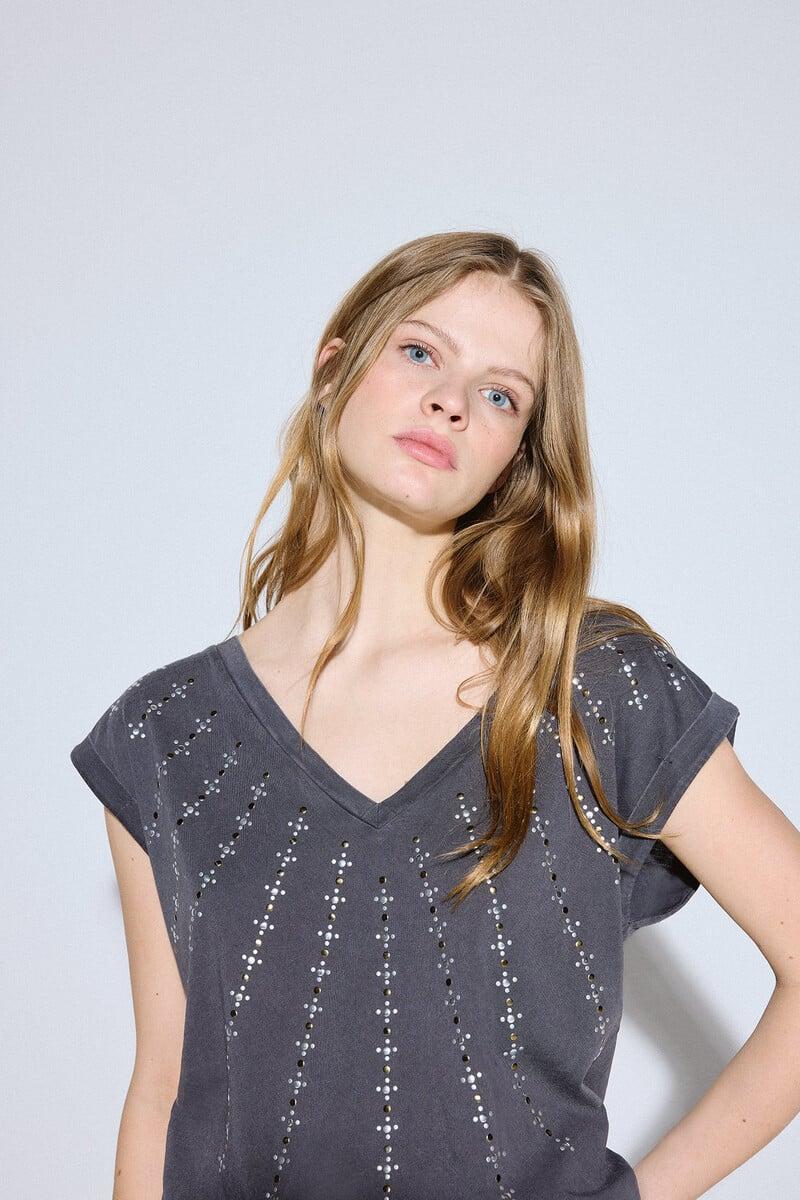 Cortefiel Camiseta tachas Descuentos del mes