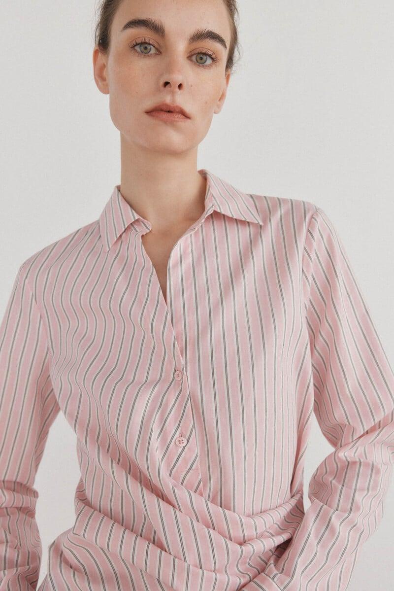 Cortefiel Camisa de cuello solapa con escote pico Último día
