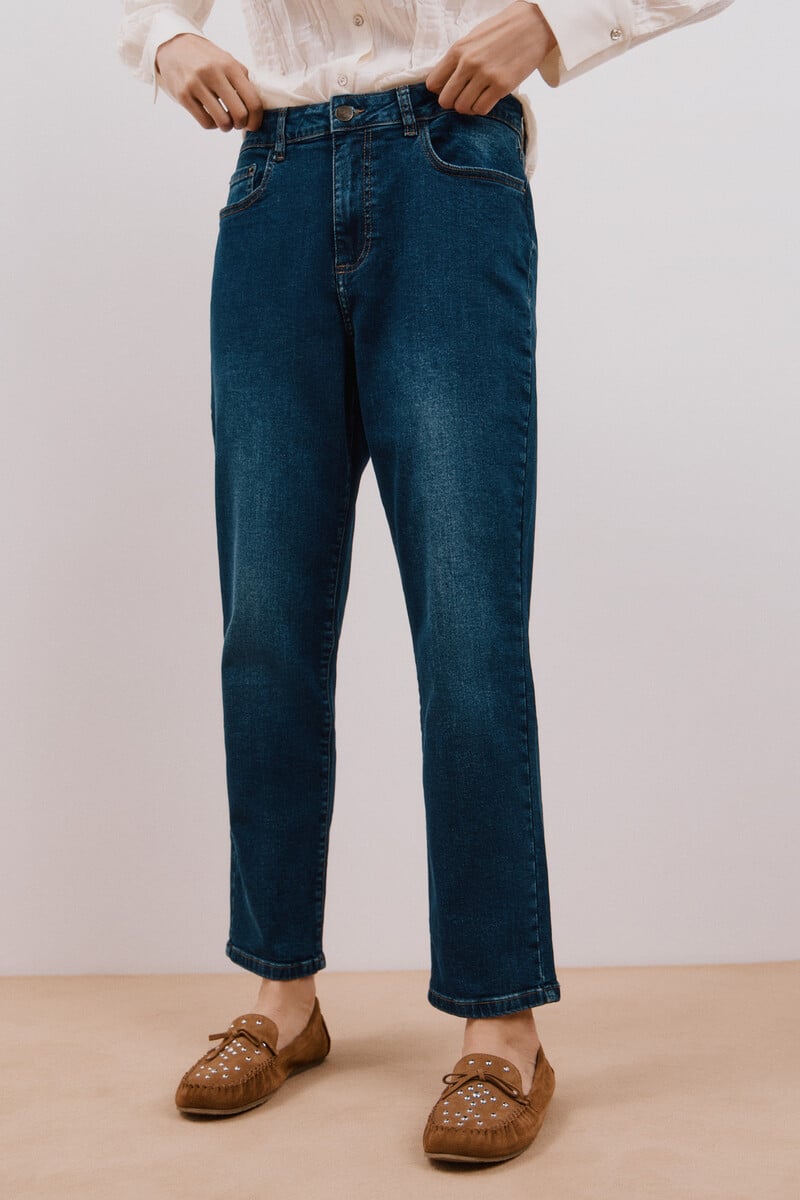 Cortefiel Jeans Mom Ahorra y exporta