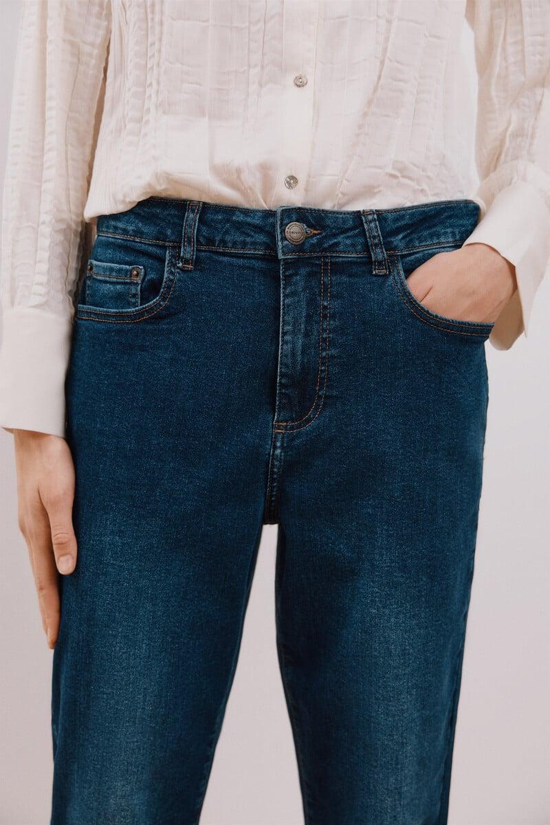 Cortefiel Jeans Mom Ahorra y exporta