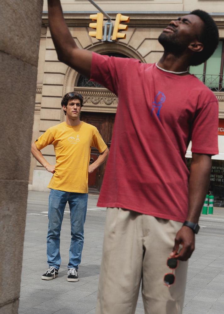 Iaios Camiseta roja - Taburete y jarrón Liquidación