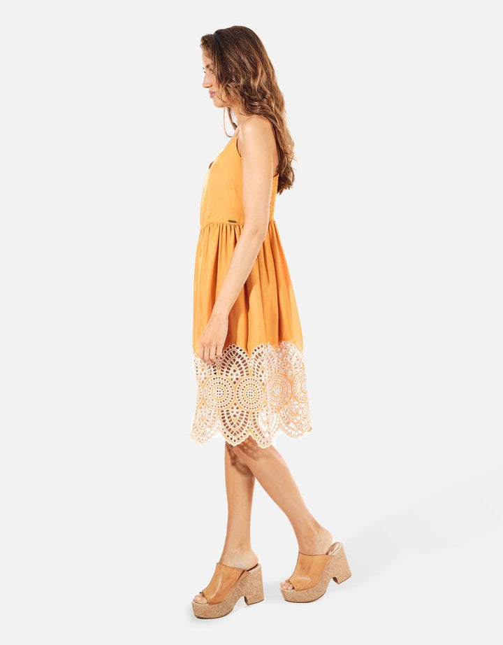 koala bay Vestido Corto Mostaza - Dressy Rebajas online