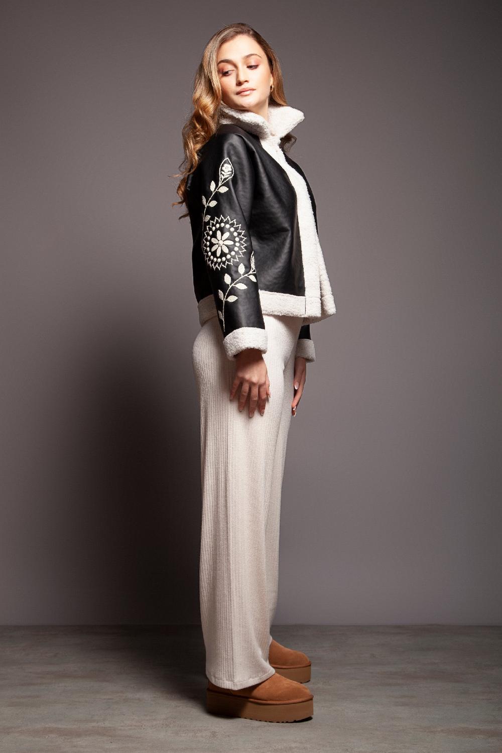 lolitas&l Chaqueta negra polipiel bordada con borrego vuelto Lolitas&L Outlet
