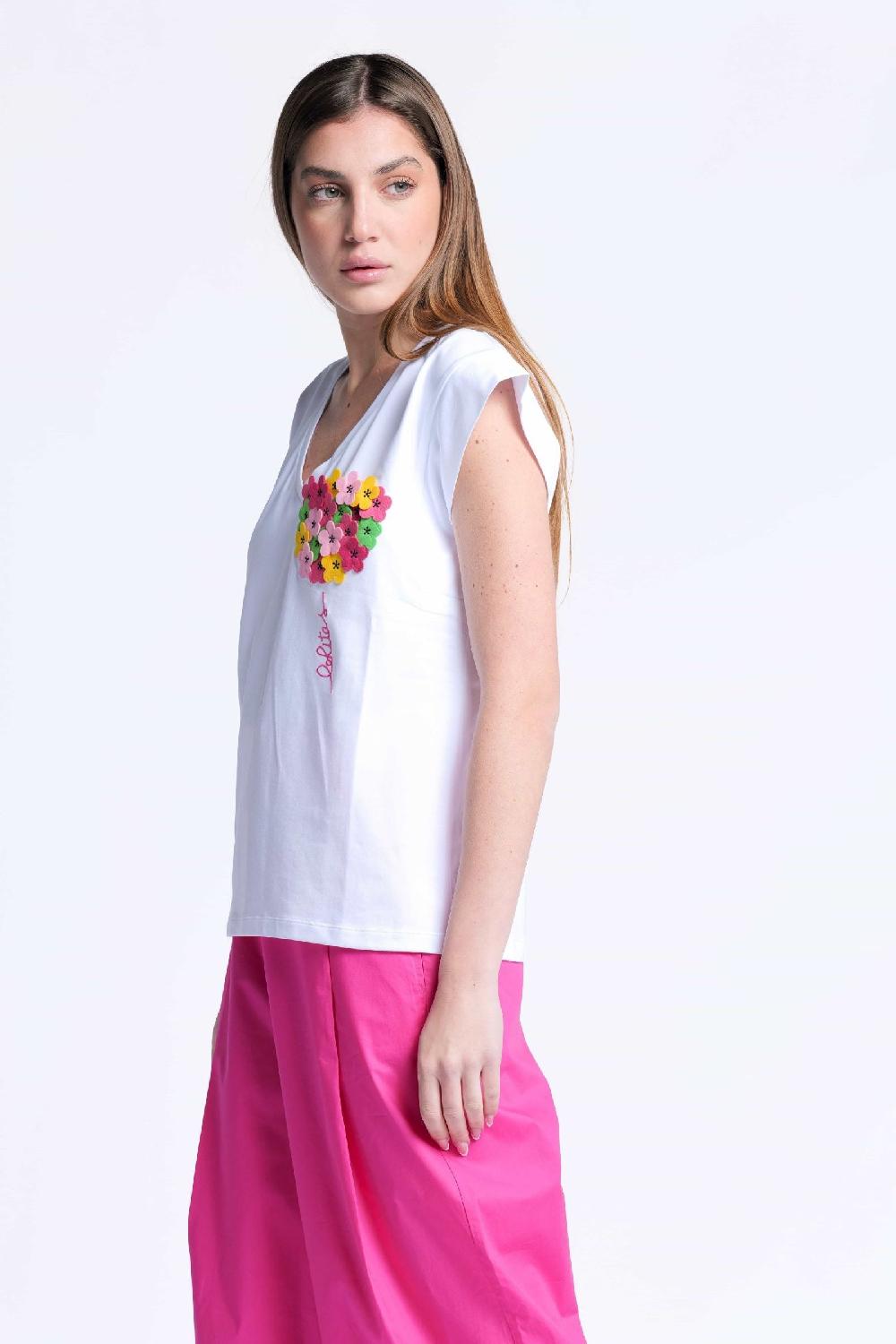 lolitas&l Camiseta blanca bordada con aplicacion flor escote pico Lolitas&L Rebajas online