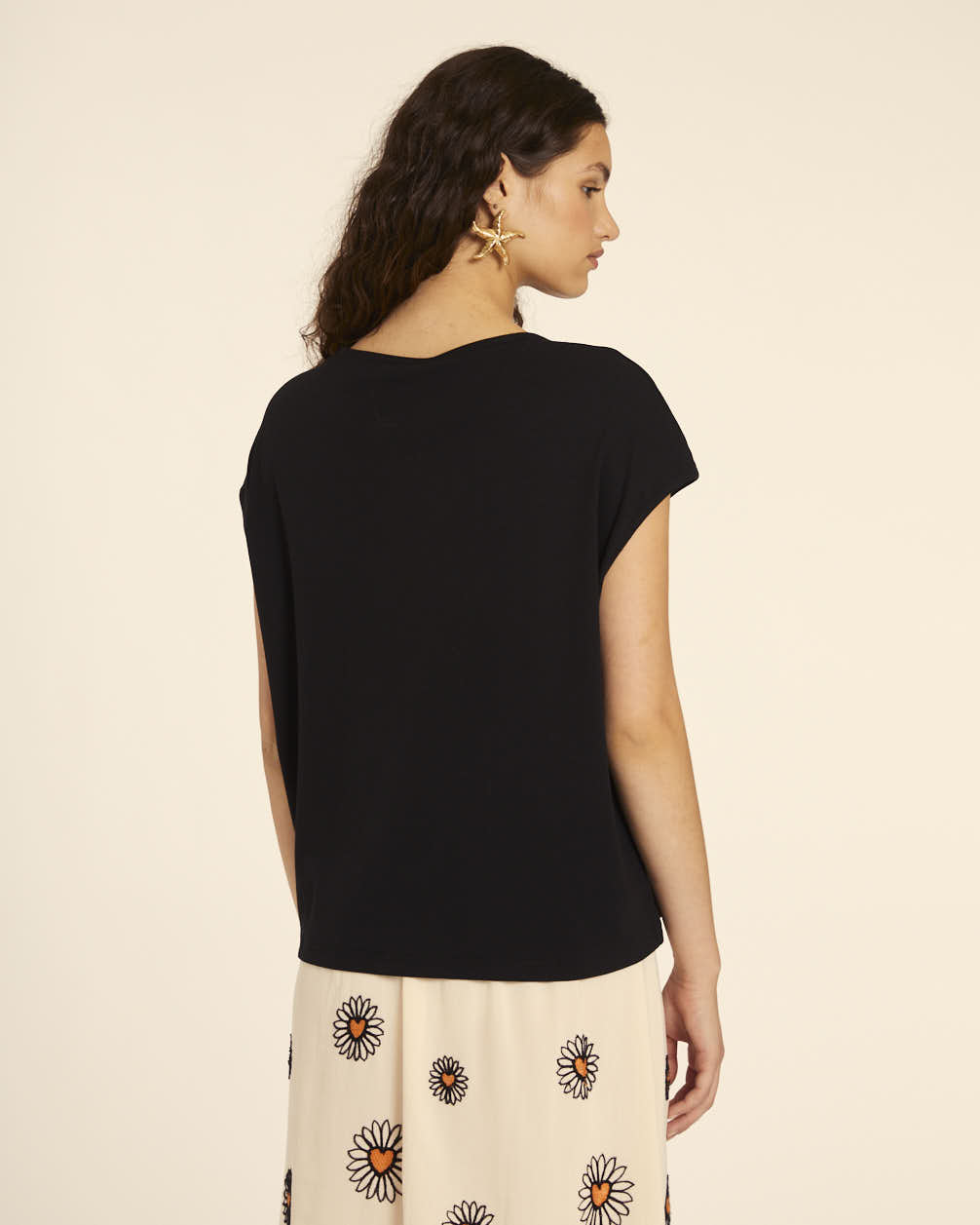 pepaloves CAMISETA AMPLIA CUELLO PICO NEGRA Rebajas baratas