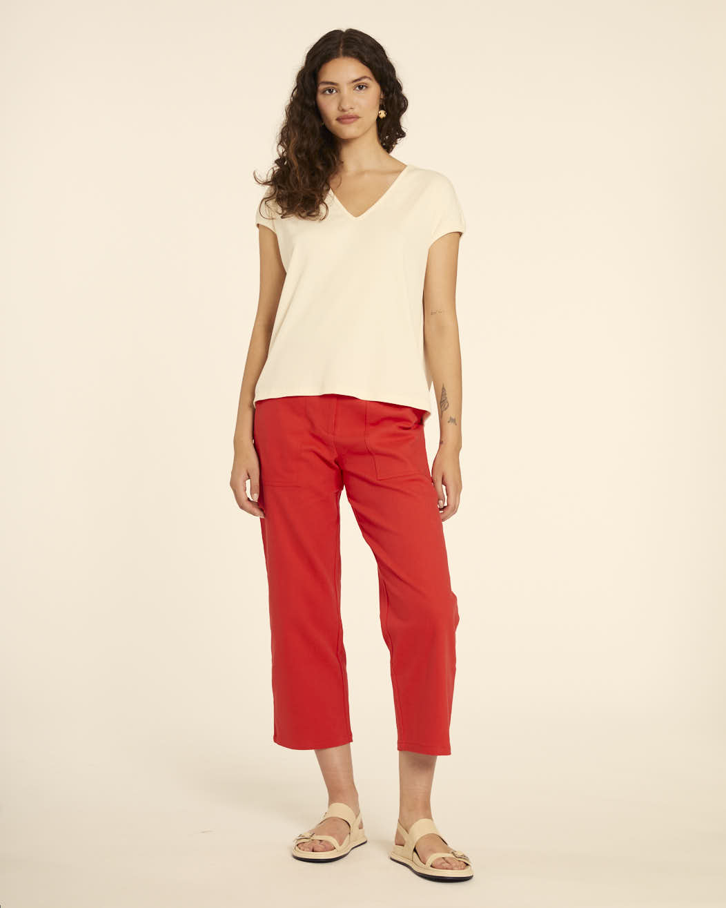 pepaloves CAMISETA AMPLIA CUELLO PICO CREMA Oferta especial