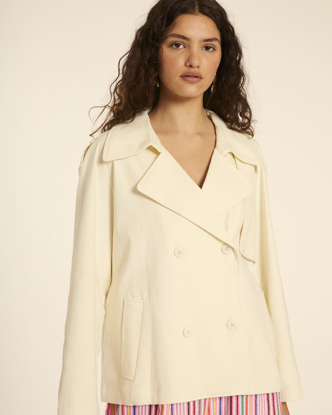 pepaloves TRENCH CORTO CANVAS CREMA Última moda