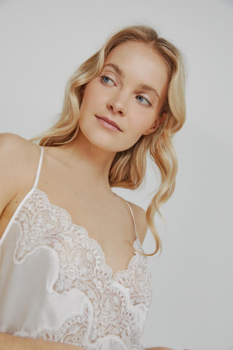 women'secret Camisón Ivette Bridal de raso con bordados en blanco Ahorra y exporta
