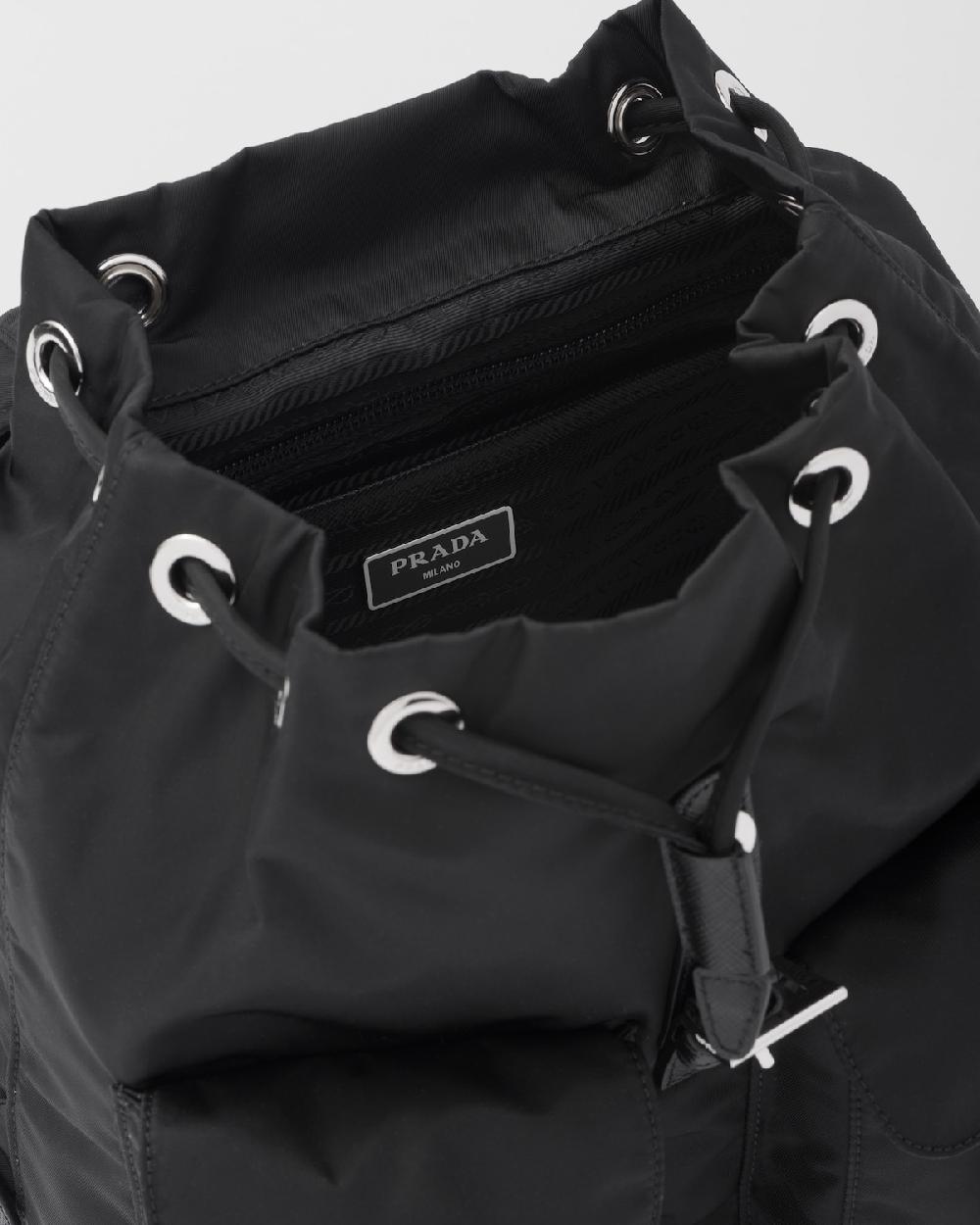 Prada Mochila pequeña de Re-Nylon Últimos 2 días