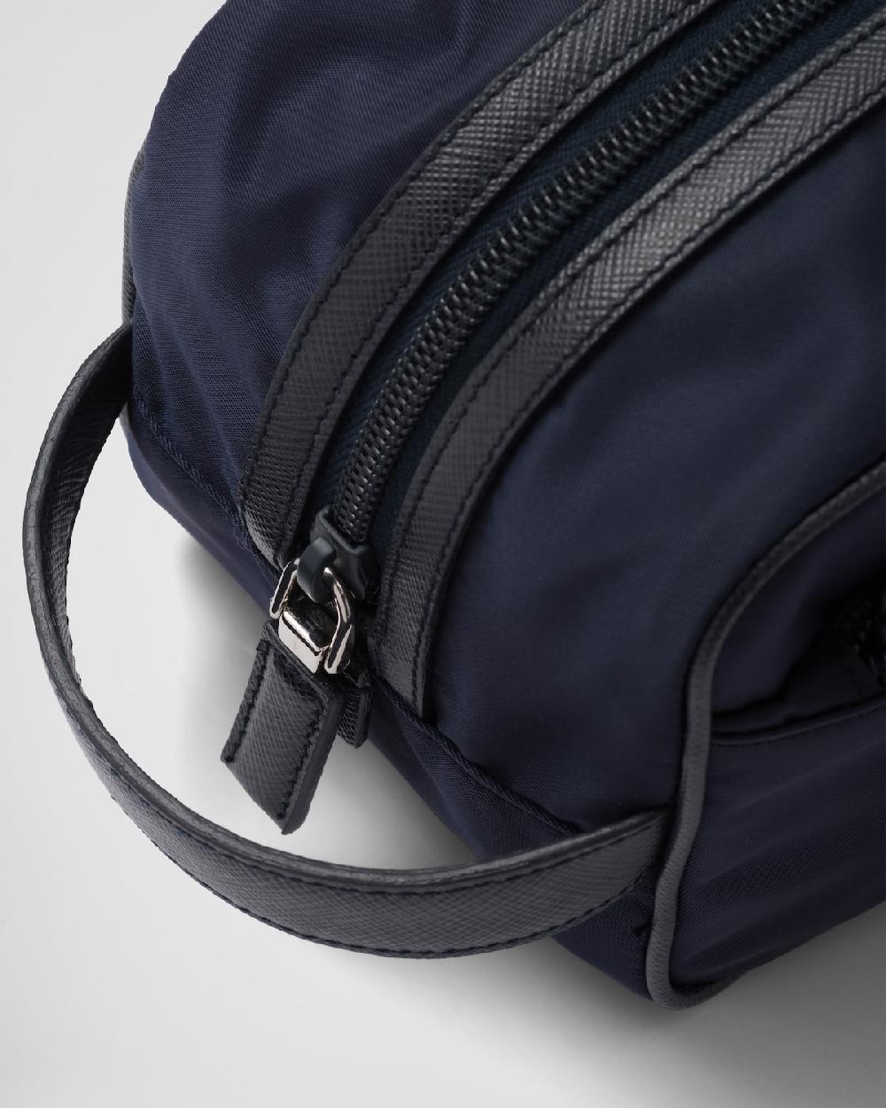 Prada Pouch de viaje de Re-Nylon y piel Saffiano Rebajas online