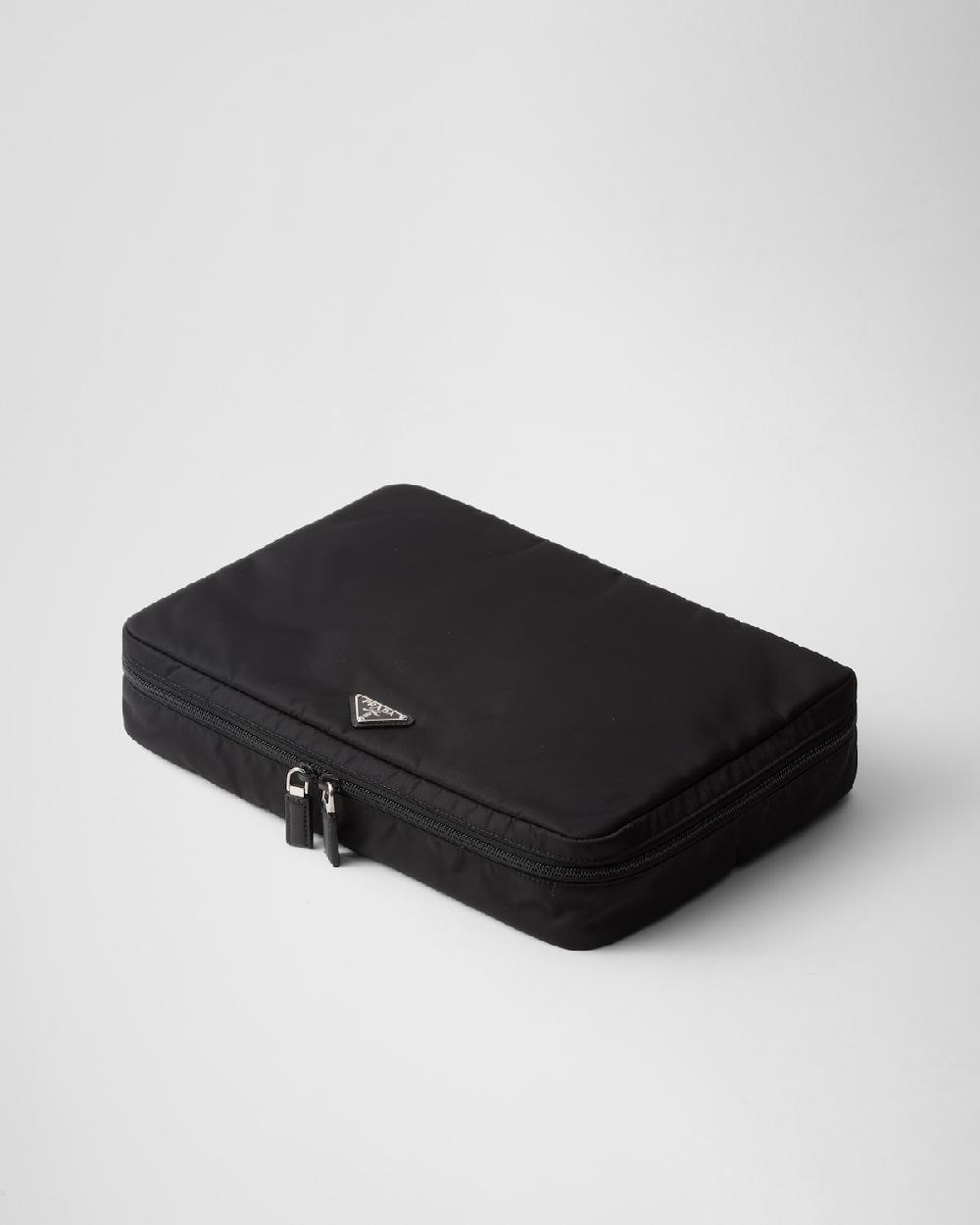 Prada Pouch grande de Re-Nylon con cremallera Últimos 3 días