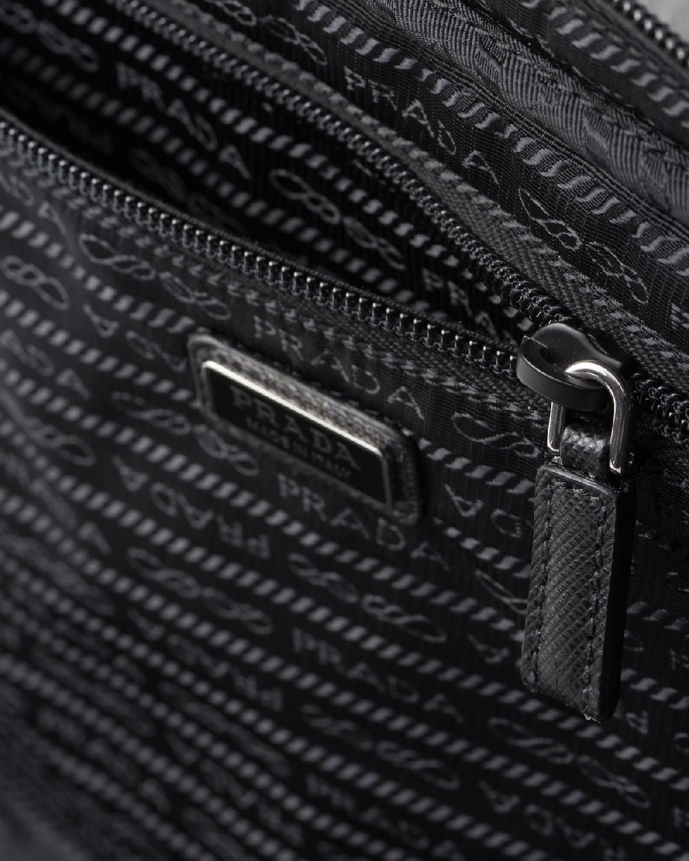 Prada Pouch grande de Re-Nylon con cremallera Últimos 3 días