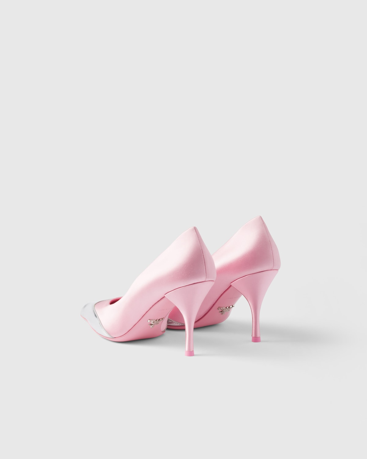 Prada Zapatos de tacón de satén y piel metalizada Última moda