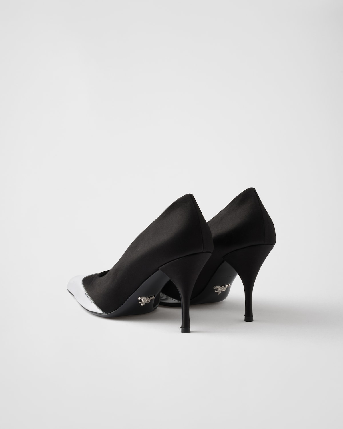 Prada Zapatos de tacón de satén y piel metalizada Descuento por venta flash