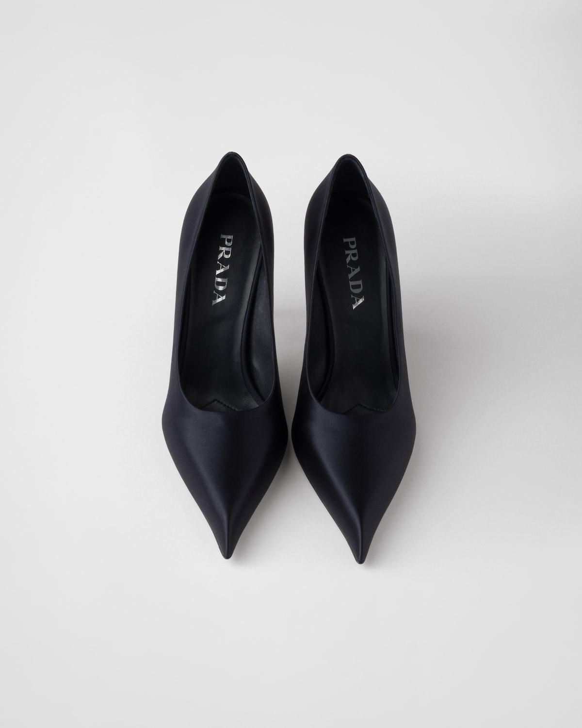 Prada Zapatos de salón de satén Ofertas de temporada