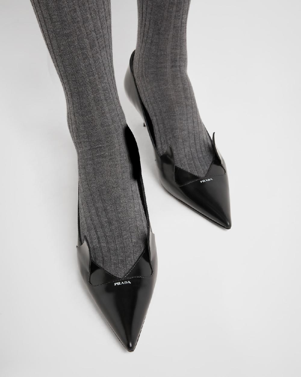 Prada Zapatos de tacón en piel cepillada en dos tonos En línea