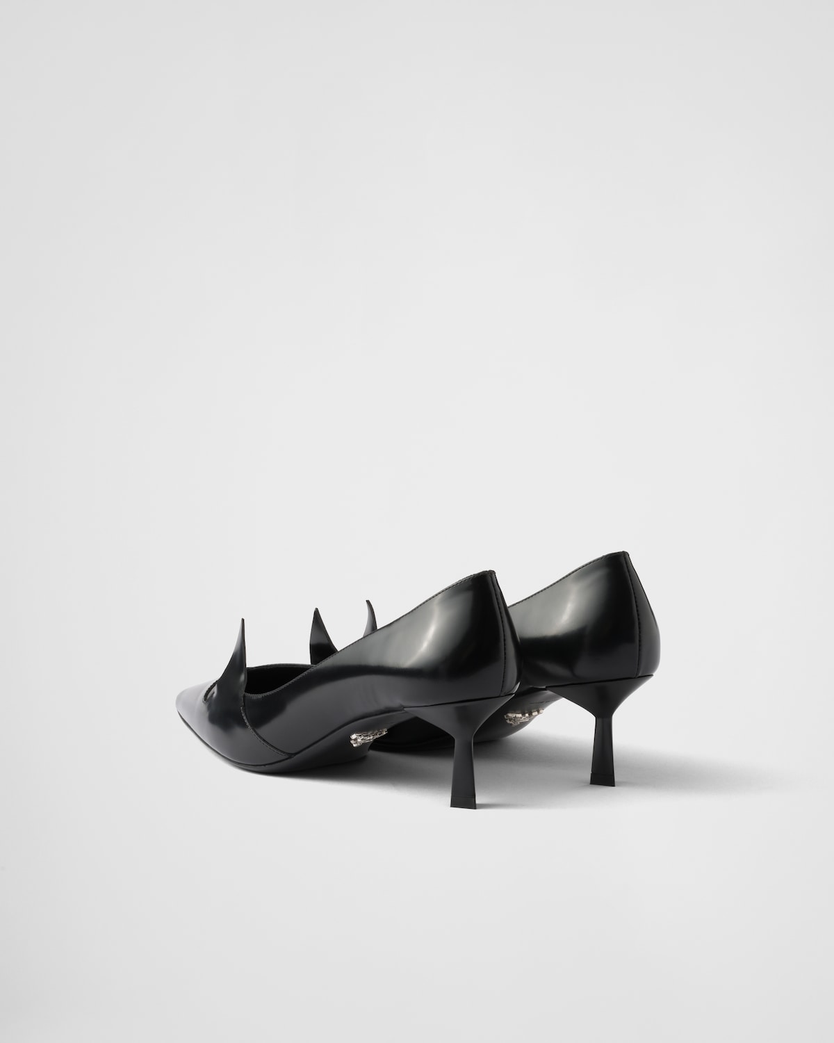 Prada Zapatos de tacón en piel cepillada en dos tonos En línea