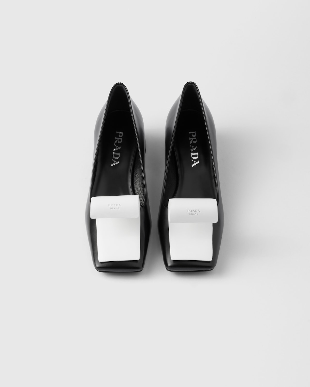 Prada Zapatos de tacón en piel cepillada en dos tonos Outlet