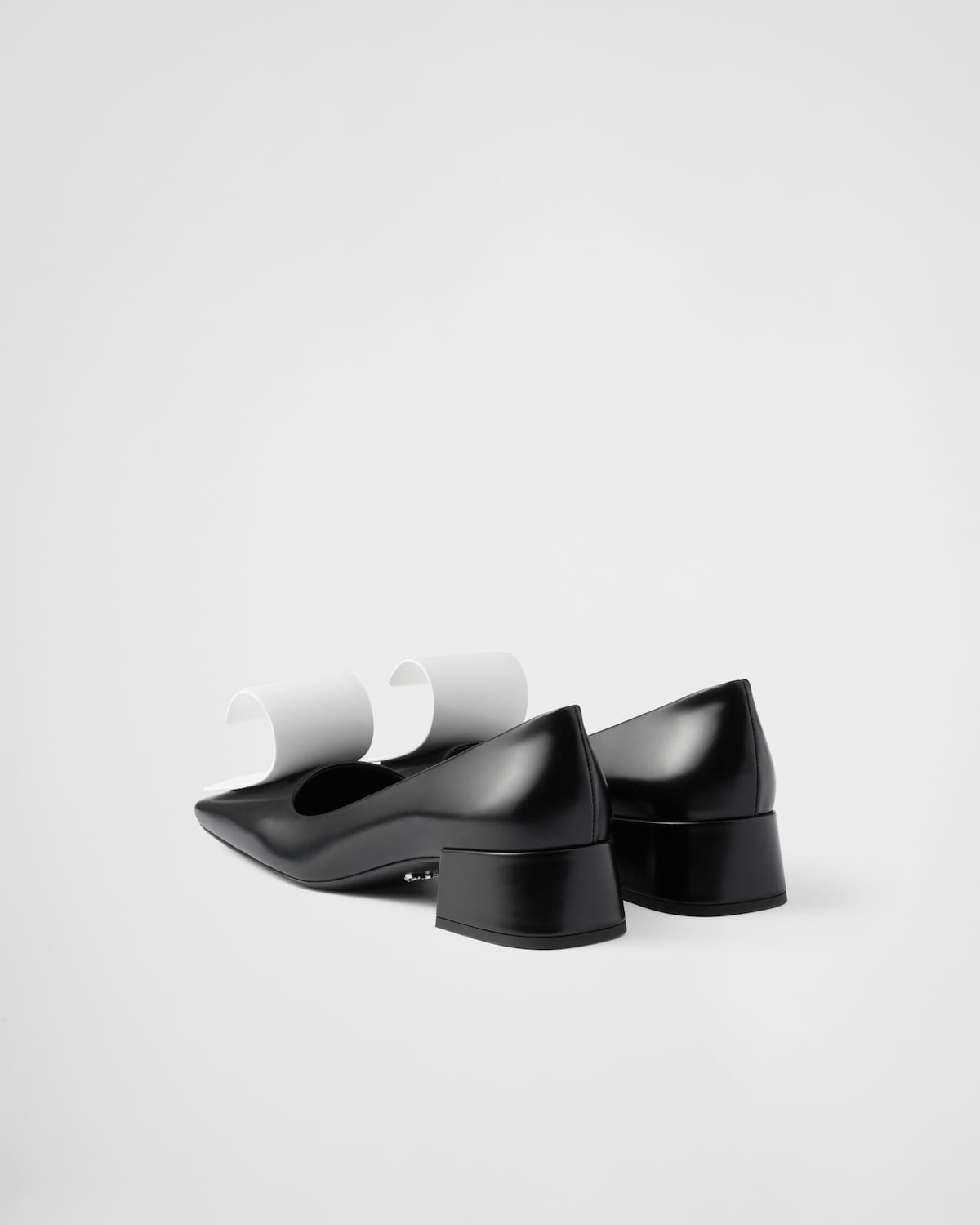 Prada Zapatos de tacón en piel cepillada en dos tonos Outlet