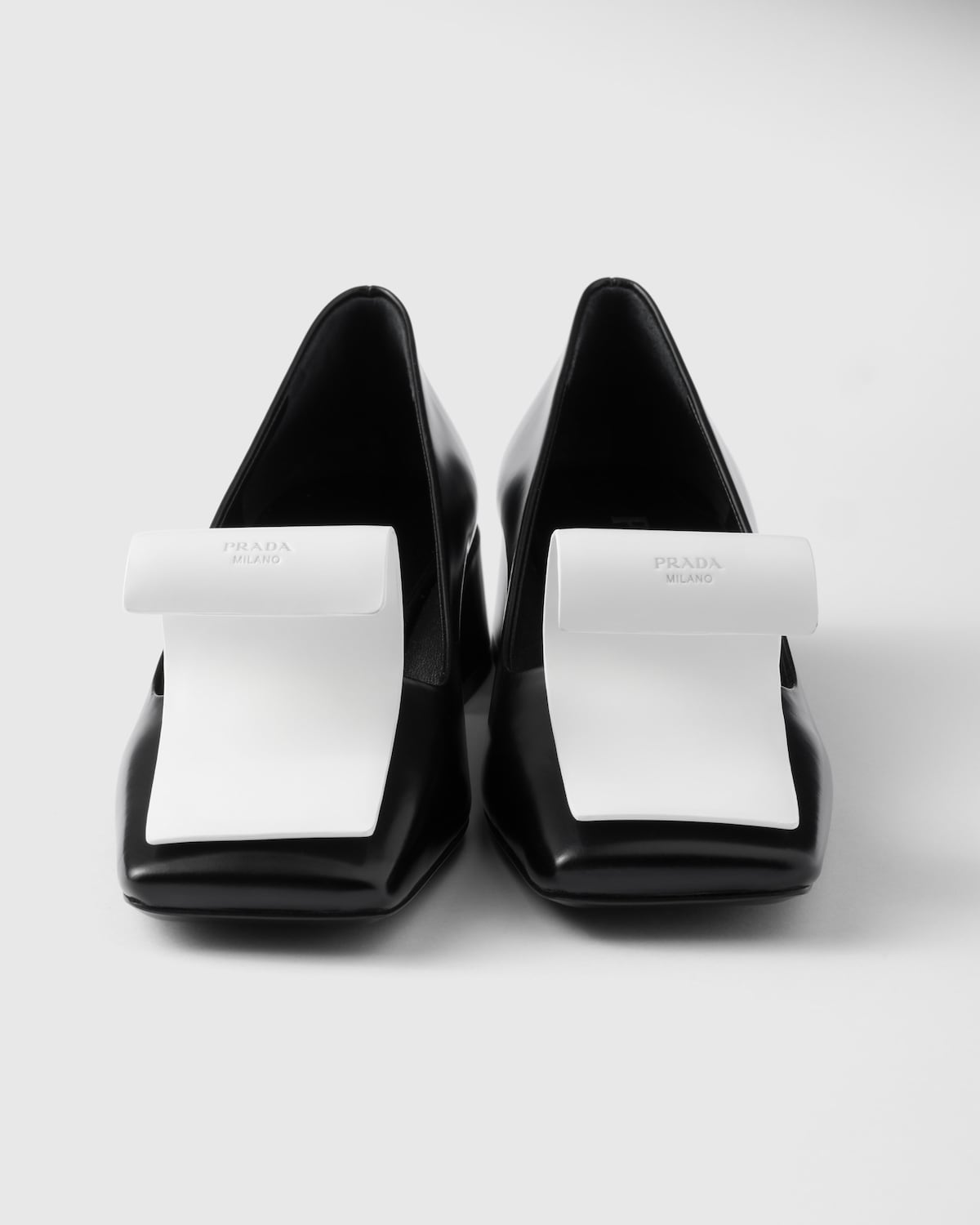 Prada Zapatos de tacón en piel cepillada en dos tonos Outlet