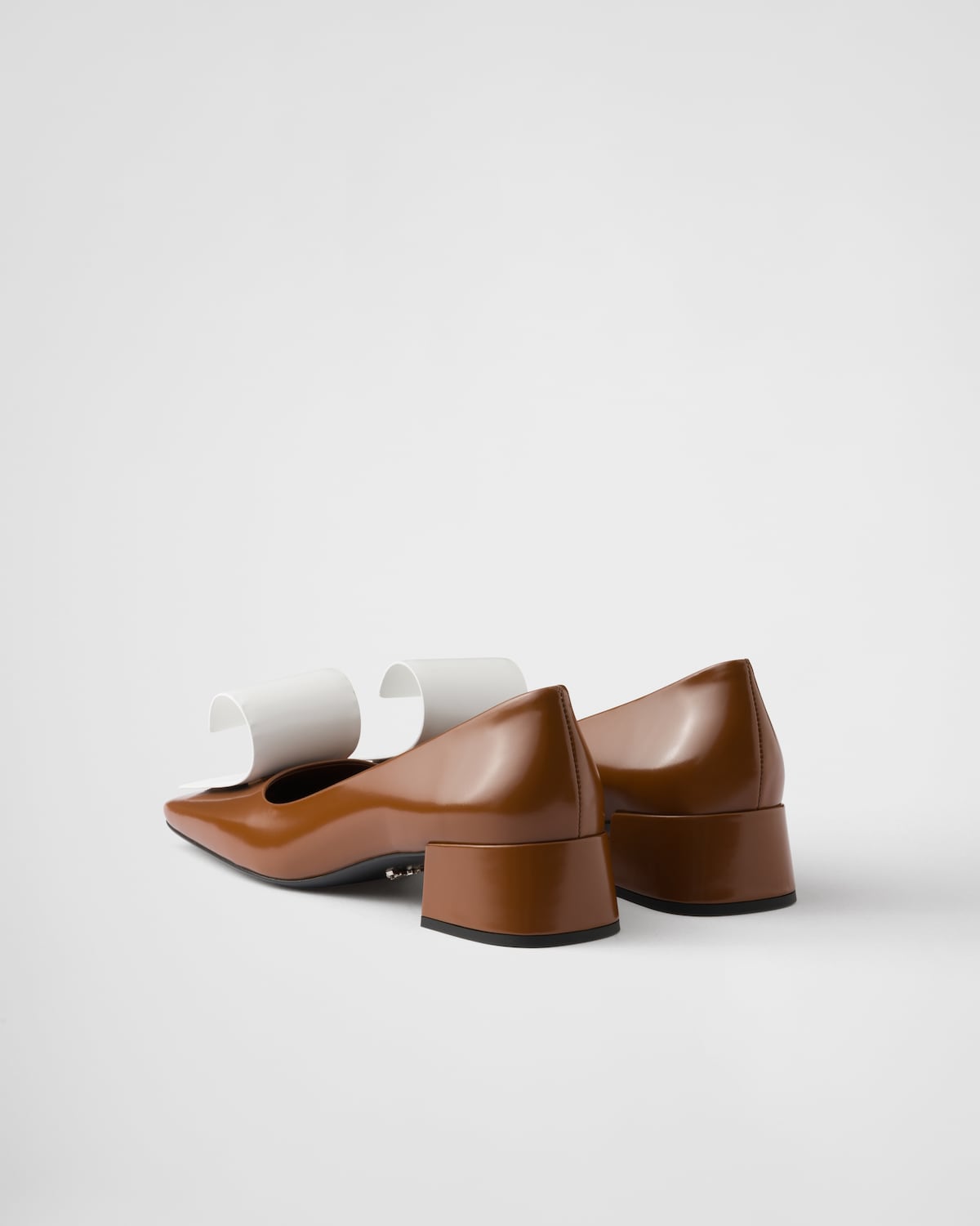 Prada Zapatos de tacón en piel cepillada en dos tonos Outlet online
