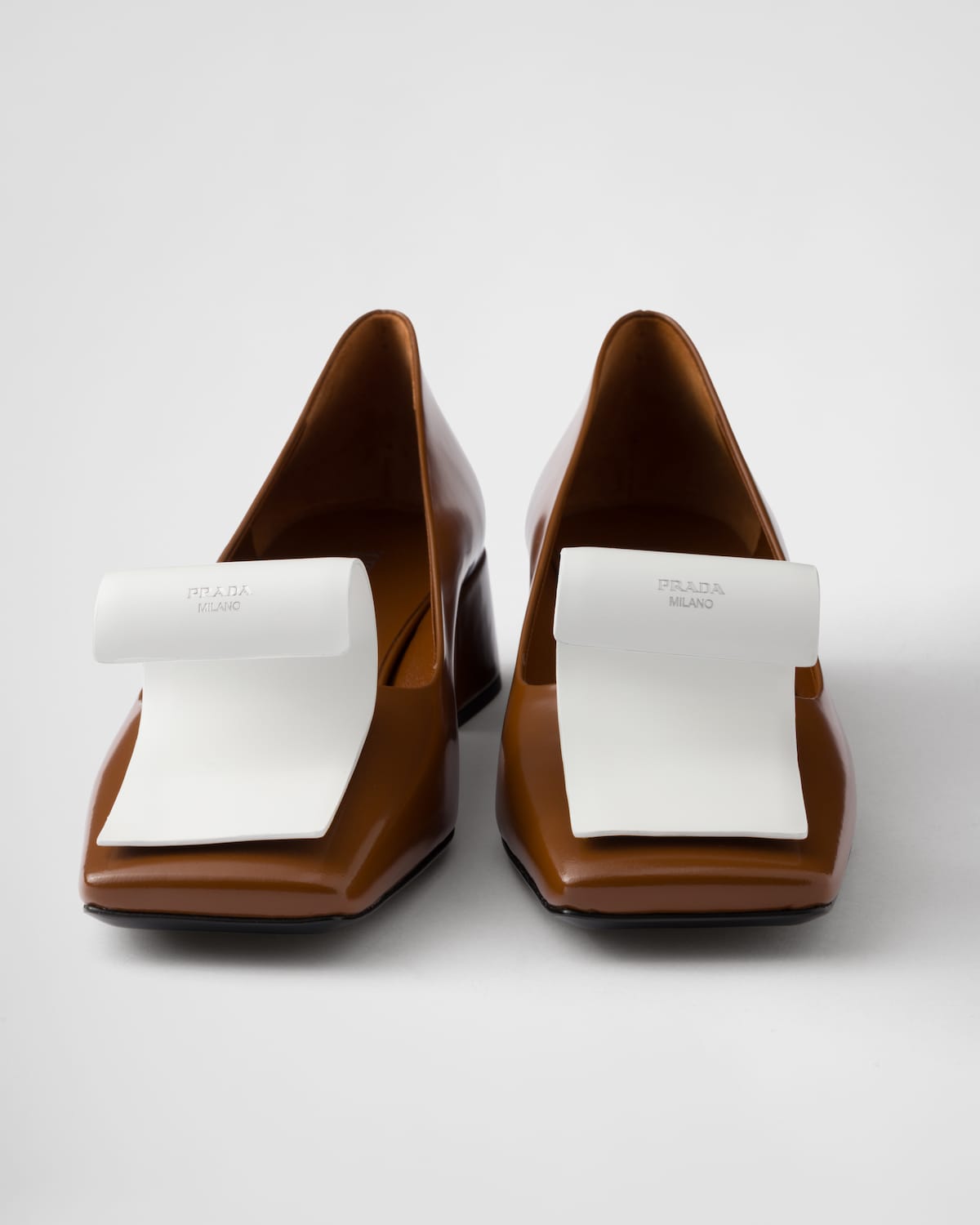 Prada Zapatos de tacón en piel cepillada en dos tonos Outlet online