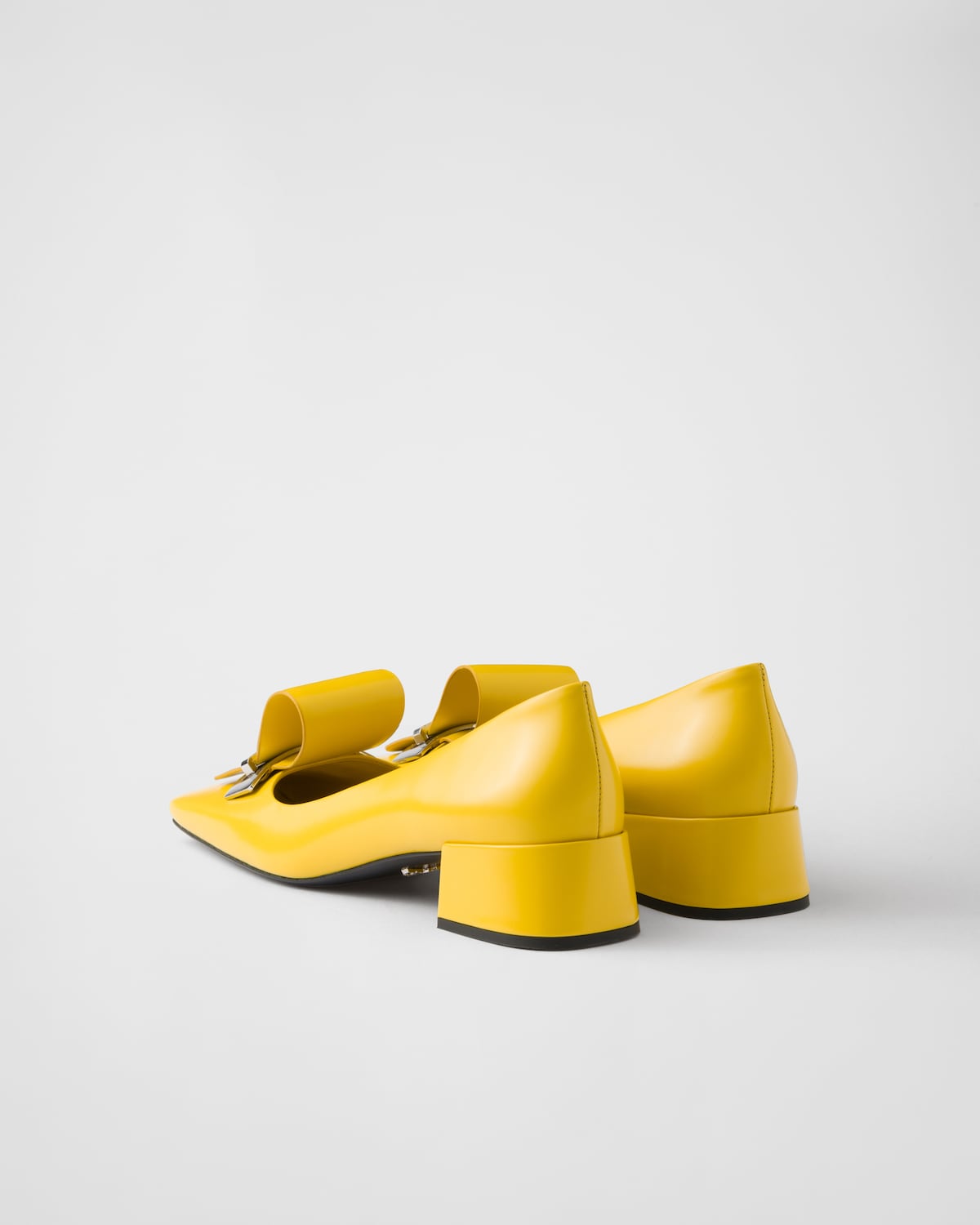 Prada Zapatos de tacón en piel cepillada Rebajas