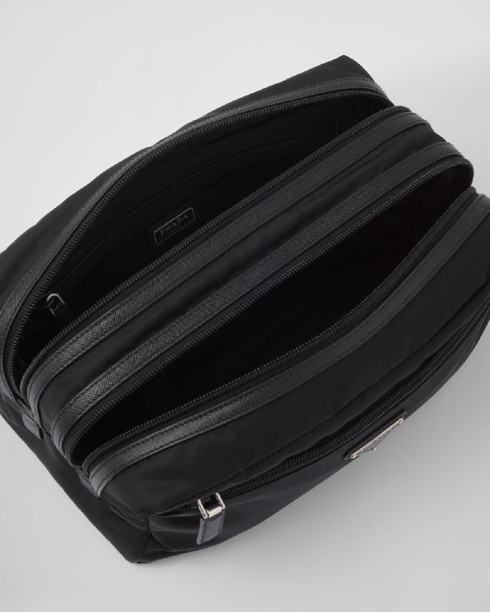Prada Pouch de viaje de Re-Nylon y piel Saffiano Envío gratis