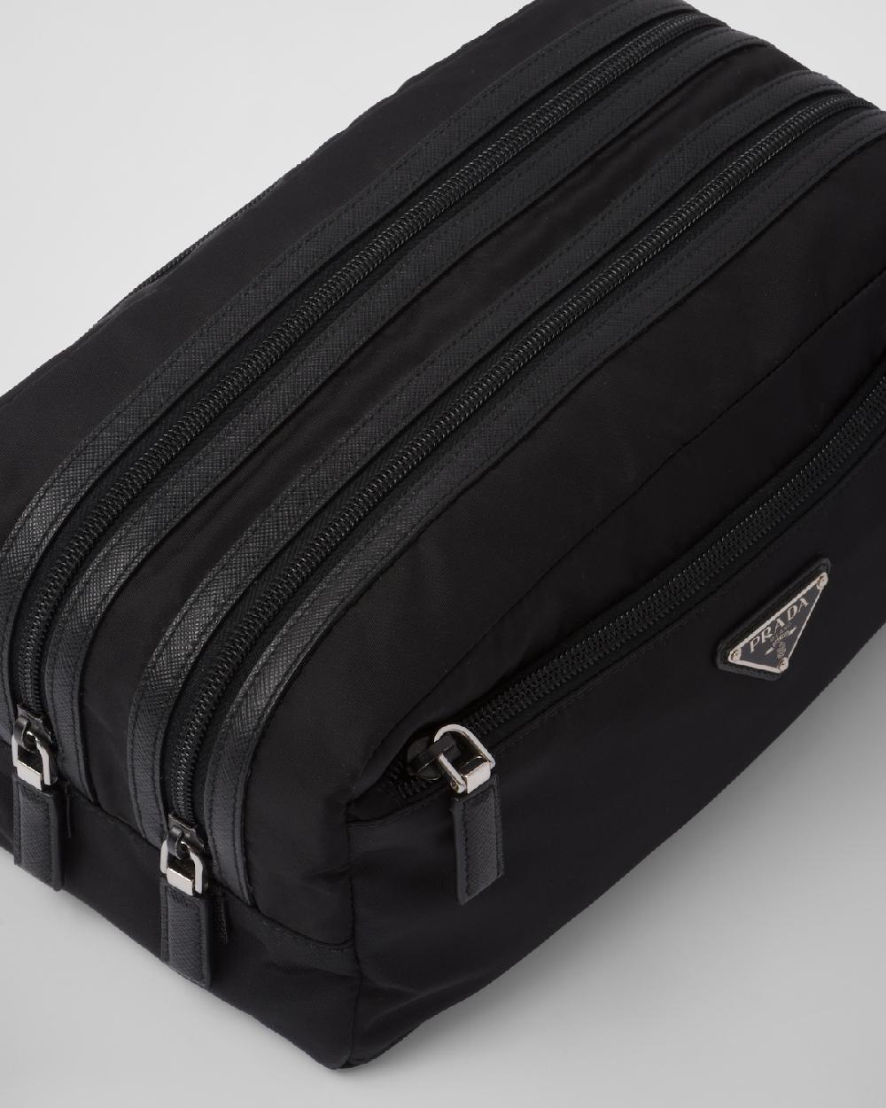 Prada Pouch de viaje de Re-Nylon y piel Saffiano Envío gratis
