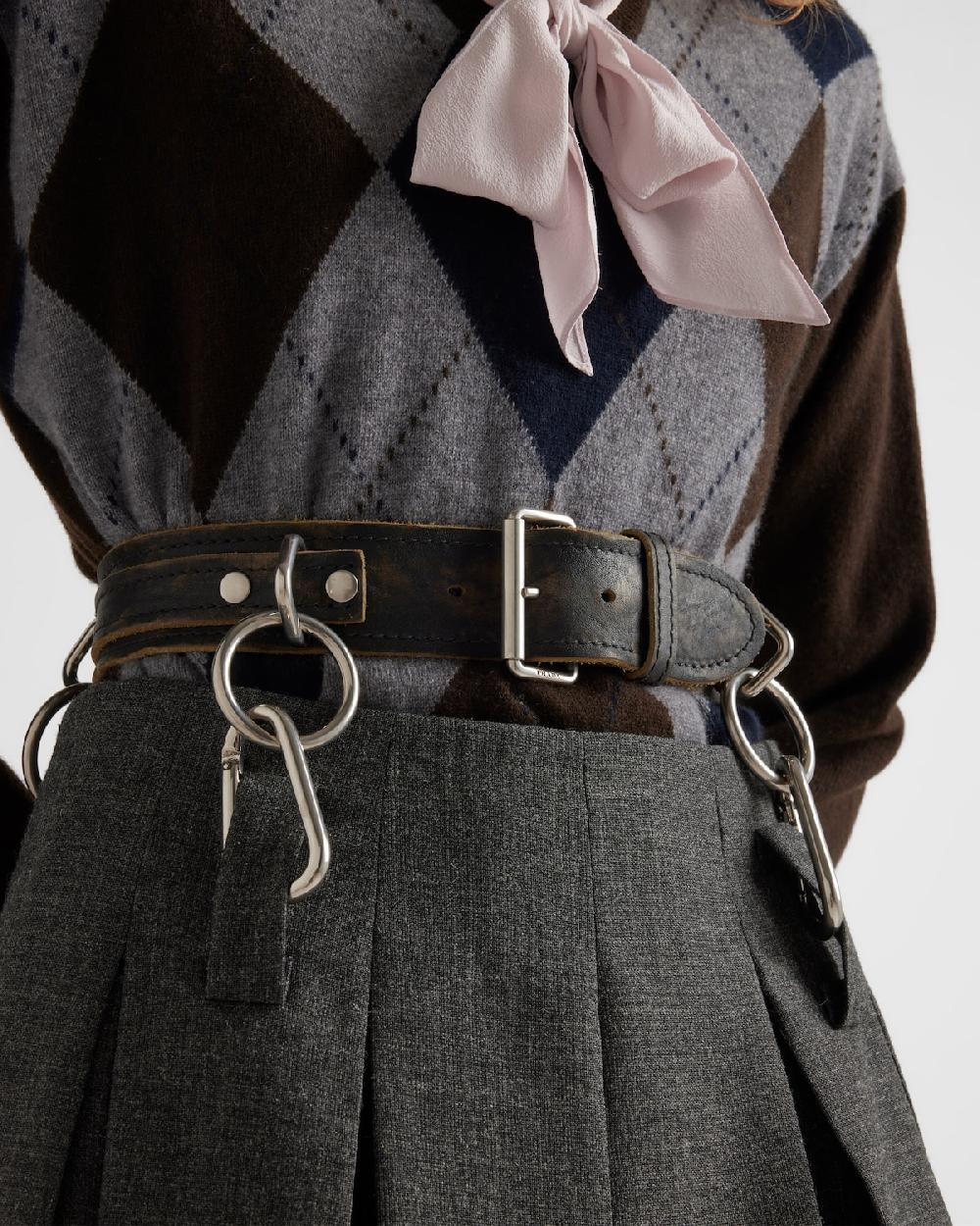 Prada Falda plisada con cinturón y pespuntes Oferta exclusiva