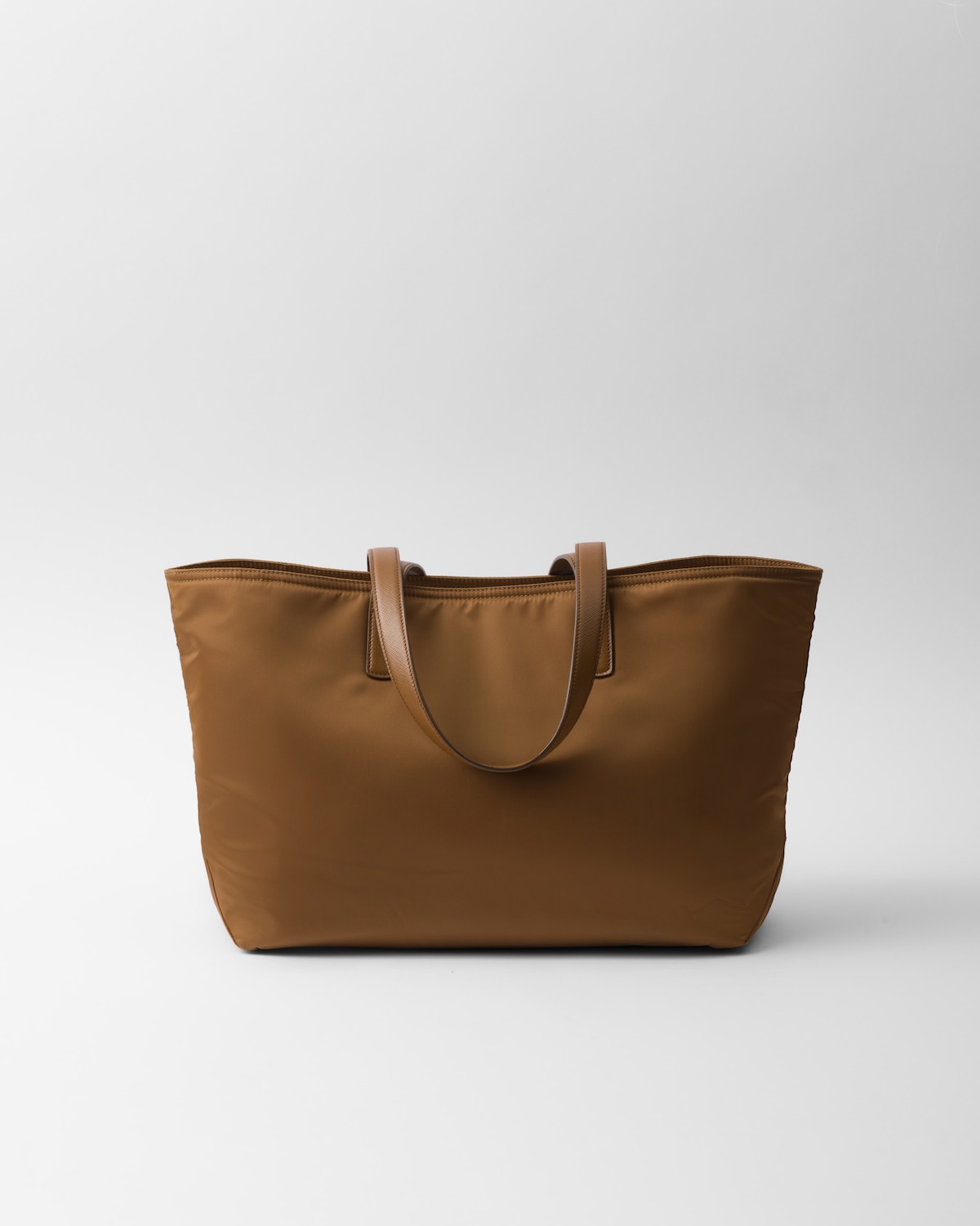 Prada Bolso tote Prada Re-Edition 1978 de Re-Nylon y piel Saffiano mediano Descuentos del mes