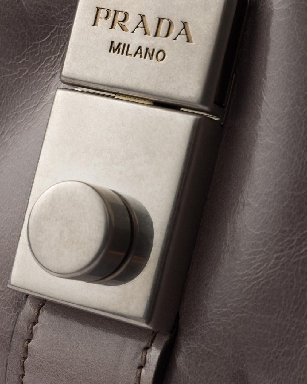 Prada Bolso tote de piel mediano 2025