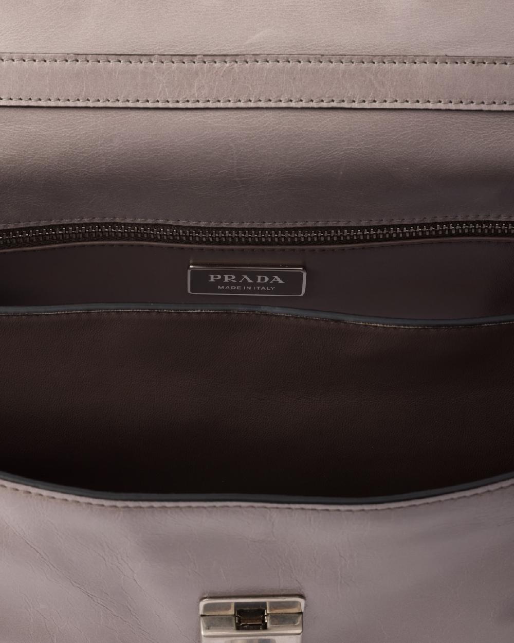 Prada Bolso de piel mediano Descuento