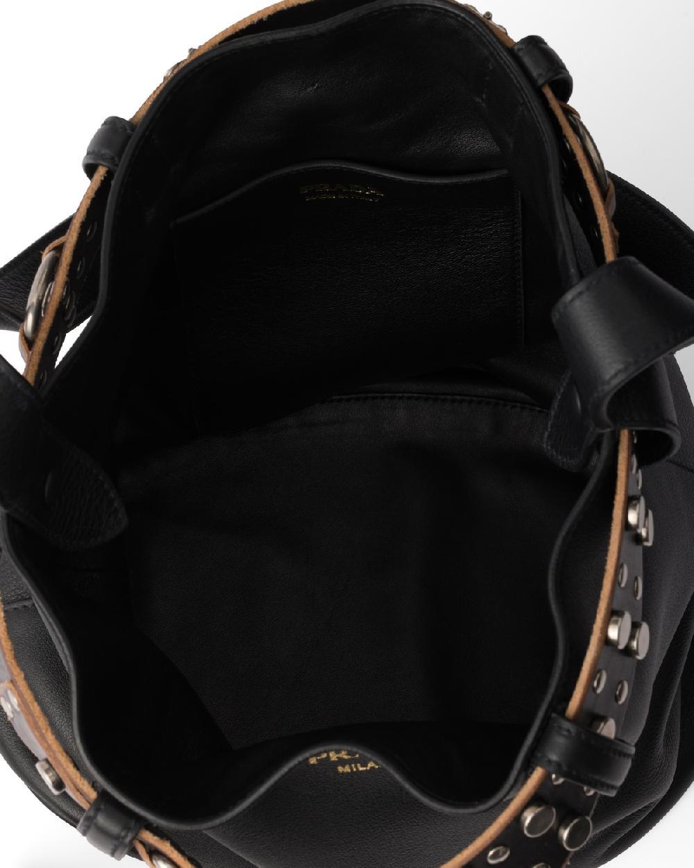 Prada Bolso saco Prada Buckle de piel con cinturón con tachuelas Oferta especial