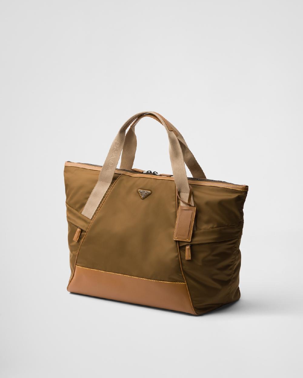 Prada Bolsa de viaje de Re-Nylon y piel COMPRAR AHORA
