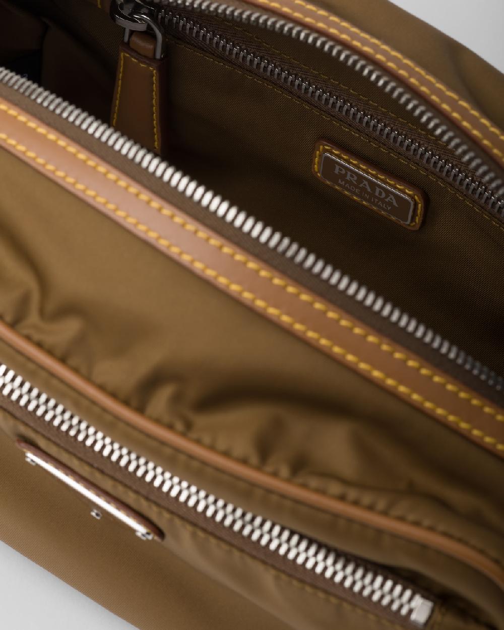 Prada Pouch de Re-Nylon y piel ÚLTIMAS EDICIONES