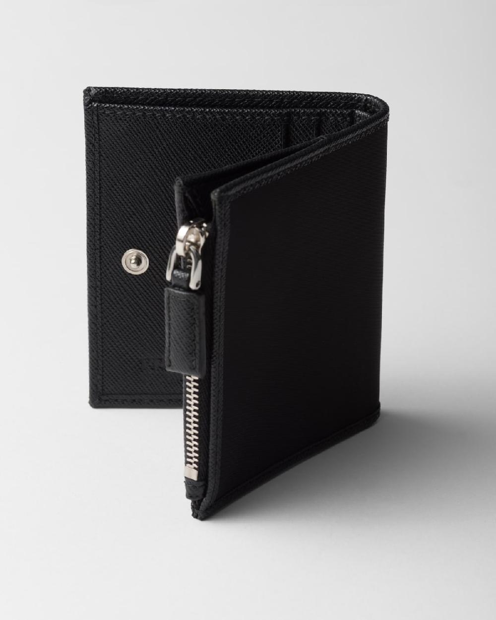 Prada Cartera pequeña de Re-Nylon En oferta