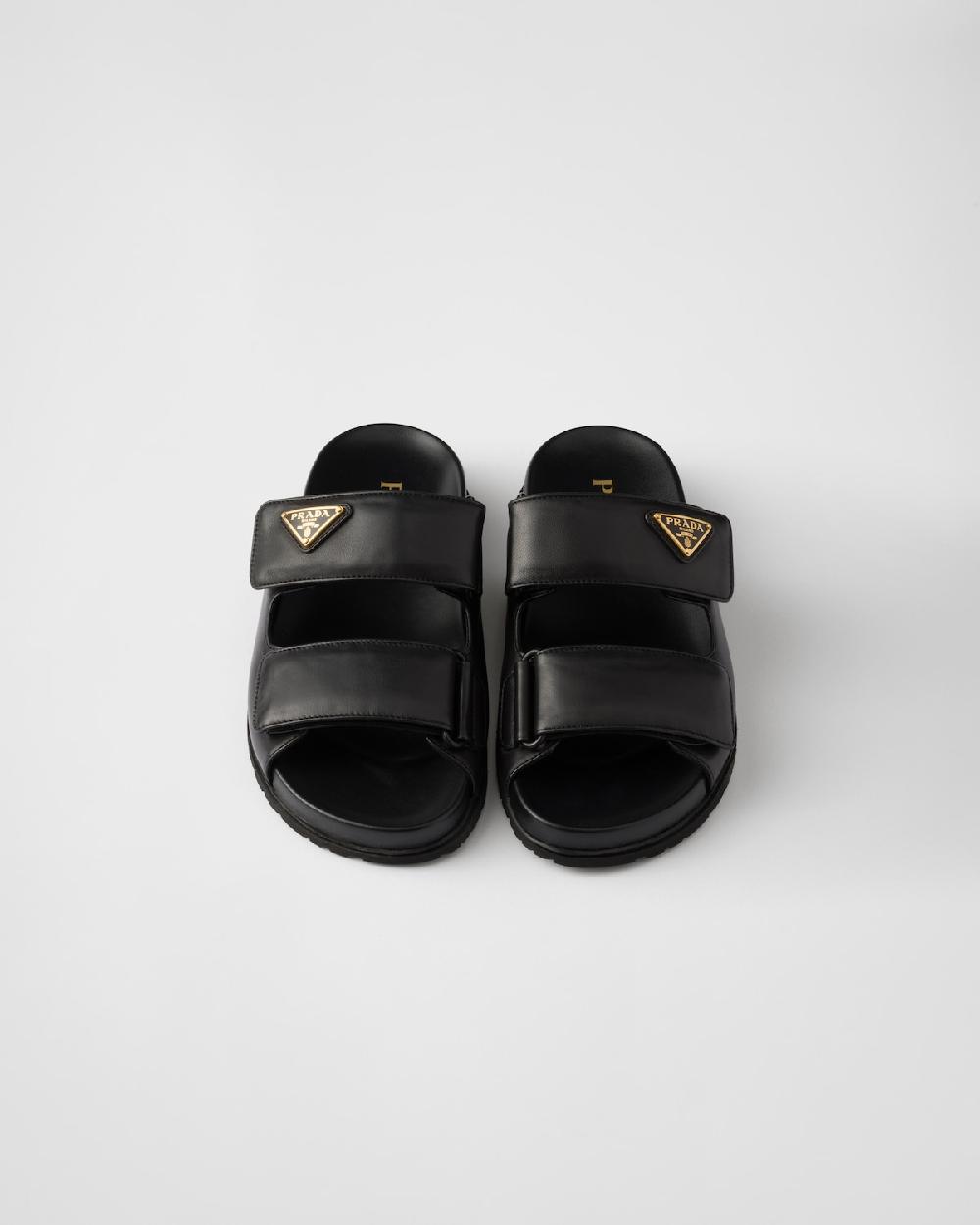 Prada Sandalias planas de piel de napa En oferta
